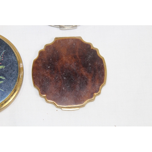 572 - COLLECTION OF COMPACTS, INC ENAMEL AND STRATTON EXAMPLES