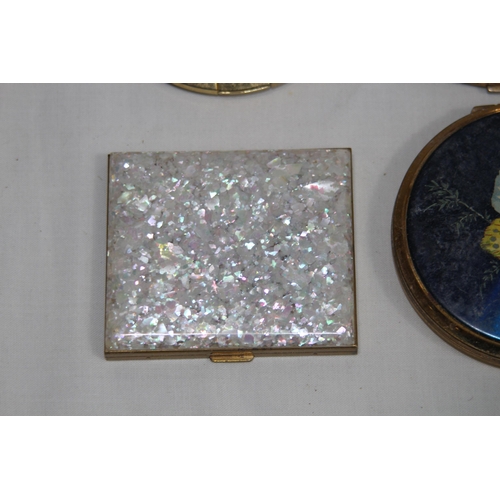572 - COLLECTION OF COMPACTS, INC ENAMEL AND STRATTON EXAMPLES
