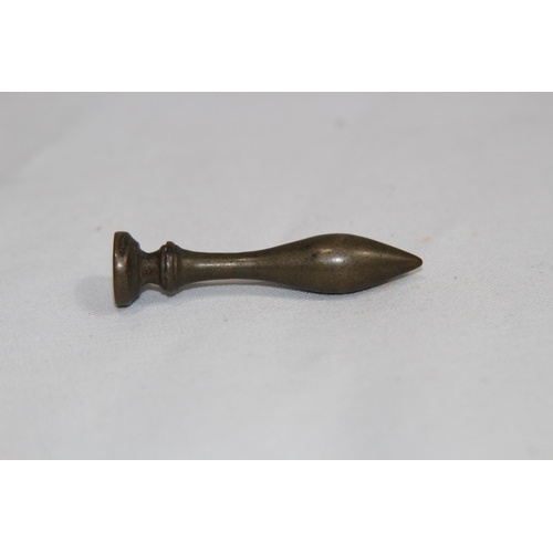 574 - NOVELTY VICTORIAN DEVIL FORM DESK SEAL AND A PLAIN SEAL