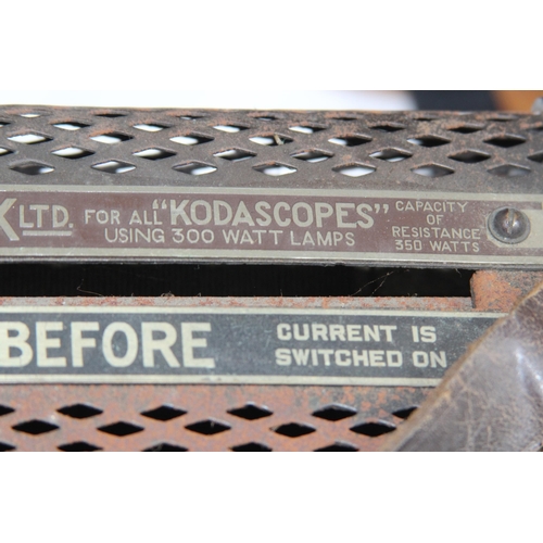 601 - VINTAGE KODASCOPE MODAL D PROJECTOR