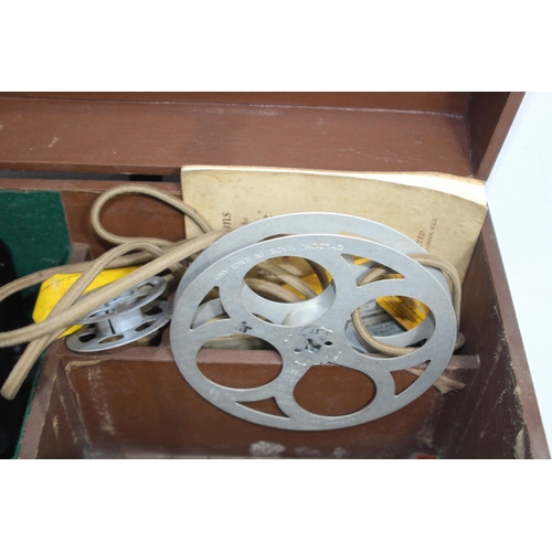 601 - VINTAGE KODASCOPE MODAL D PROJECTOR