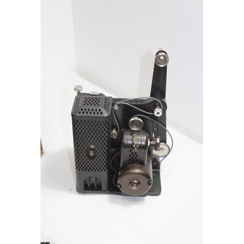 601 - VINTAGE KODASCOPE MODAL D PROJECTOR
