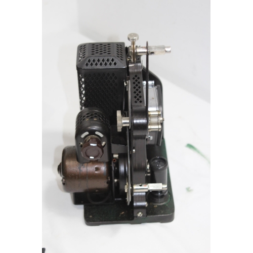 601 - VINTAGE KODASCOPE MODAL D PROJECTOR