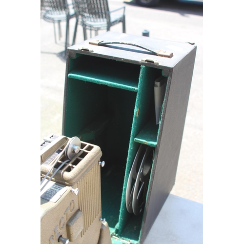 622 - VINTAGE SPECTO 500 PROJECTOR