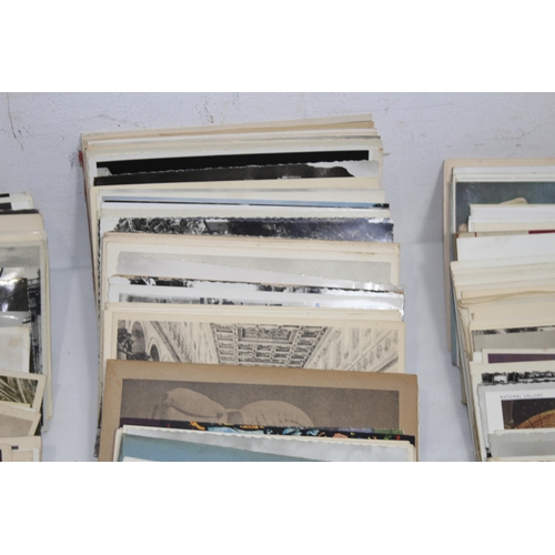 563 - COLLECTION OF VINTAGE POSTCARDS
