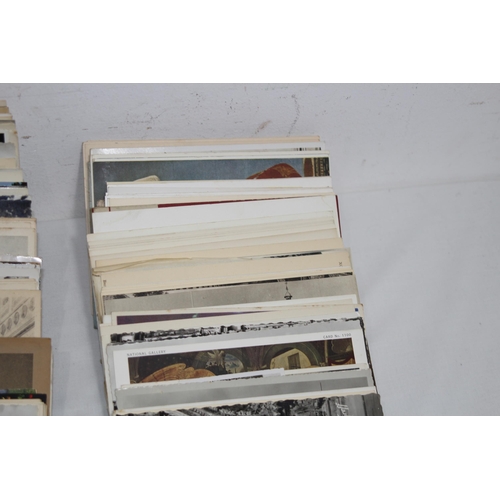 563 - COLLECTION OF VINTAGE POSTCARDS