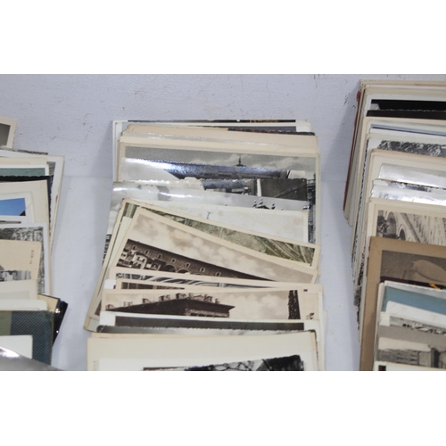 563 - COLLECTION OF VINTAGE POSTCARDS