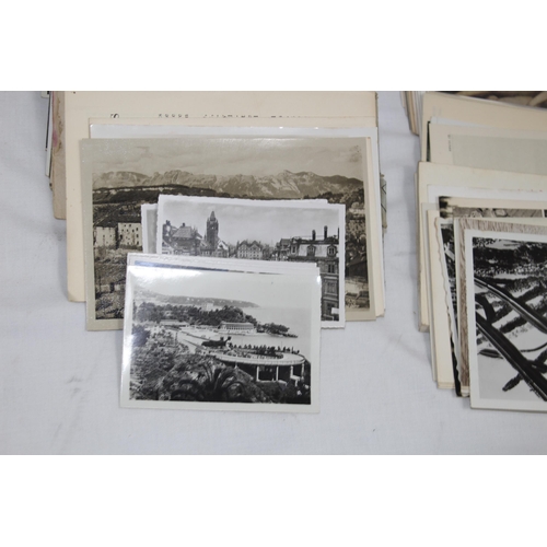 563 - COLLECTION OF VINTAGE POSTCARDS