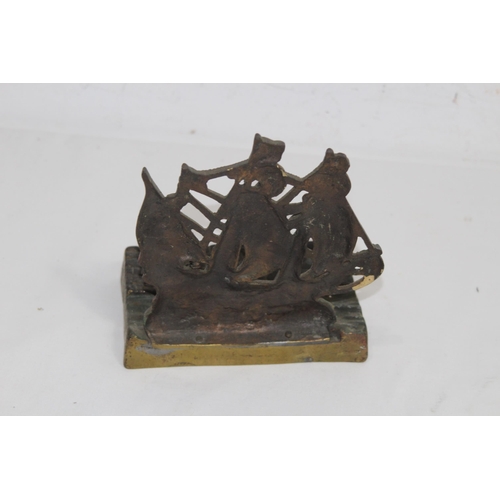 575 - VINTAGE PAINTED CAST DESK INKWELL
