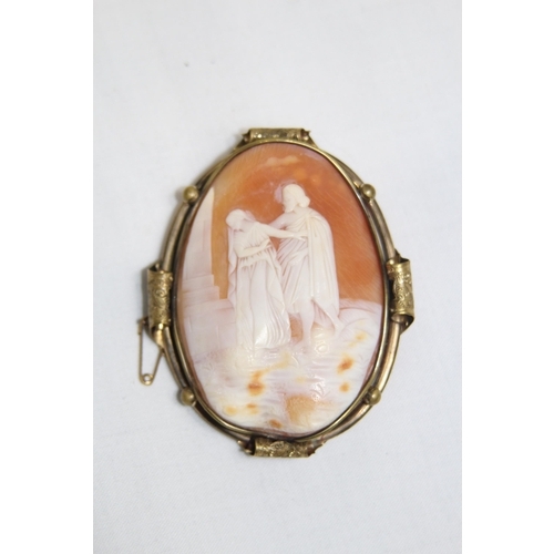 566 - VINTAGE BEAUTIFULLY CARVED CAMEO BROOCH