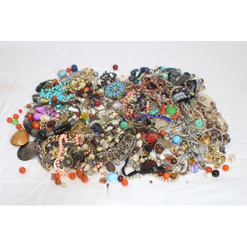 246 - QUANTITY OF JEWELLERY FINDINGS