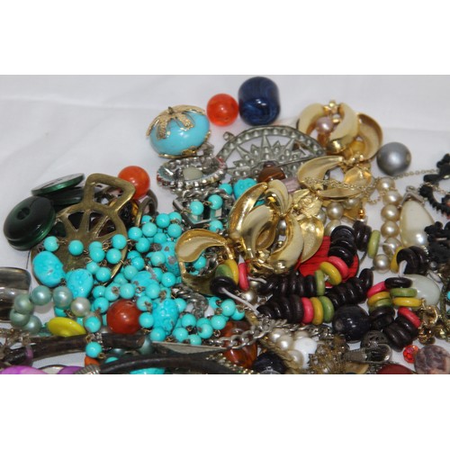 246 - QUANTITY OF JEWELLERY FINDINGS
