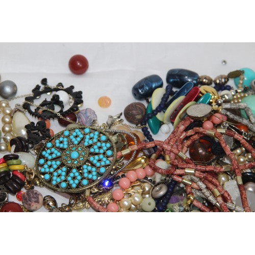 246 - QUANTITY OF JEWELLERY FINDINGS