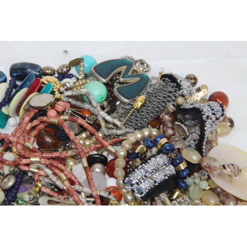 246 - QUANTITY OF JEWELLERY FINDINGS