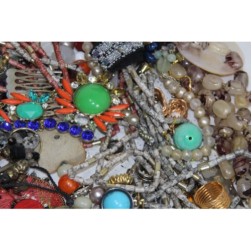 246 - QUANTITY OF JEWELLERY FINDINGS