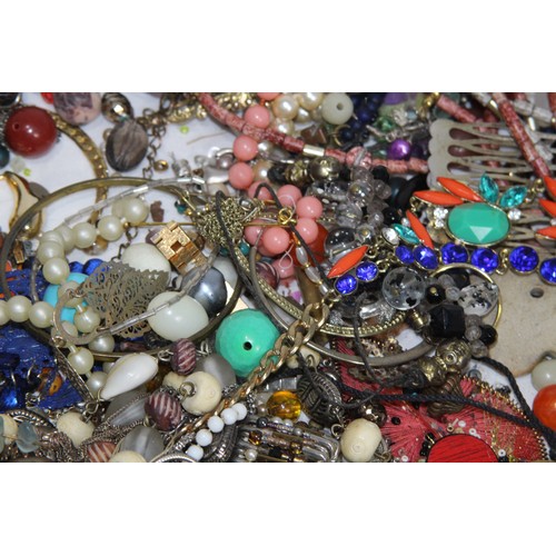246 - QUANTITY OF JEWELLERY FINDINGS