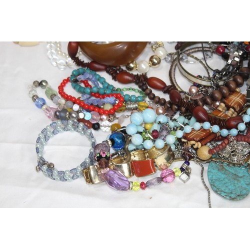 254 - JEWELLERY BOX AND CONTENTS