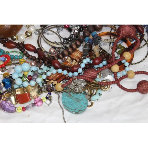 254 - JEWELLERY BOX AND CONTENTS