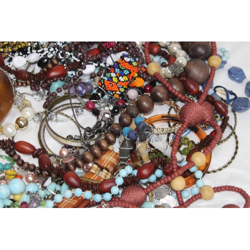 254 - JEWELLERY BOX AND CONTENTS