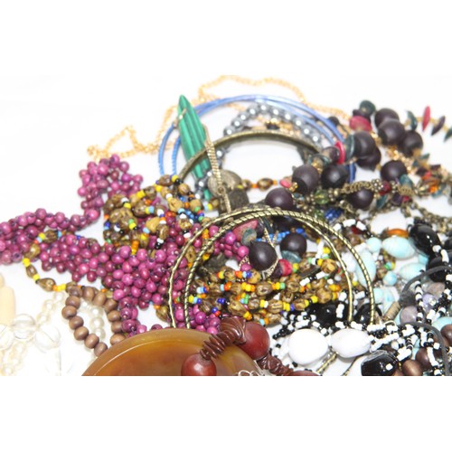 254 - JEWELLERY BOX AND CONTENTS