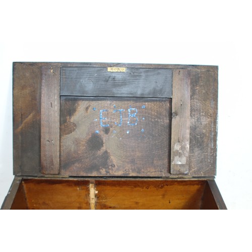 262 - ORIENTAL STYLE BOX
54 X 27 X 23CM