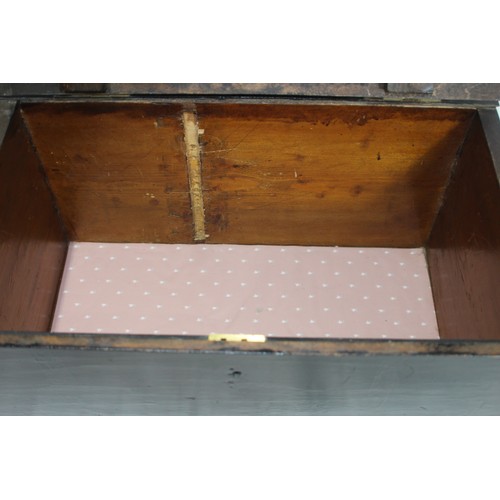 262 - ORIENTAL STYLE BOX
54 X 27 X 23CM