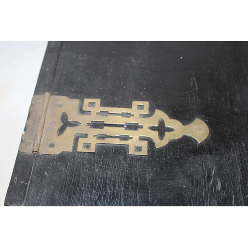 262 - ORIENTAL STYLE BOX
54 X 27 X 23CM