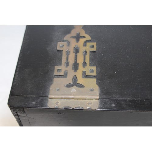 262 - ORIENTAL STYLE BOX
54 X 27 X 23CM