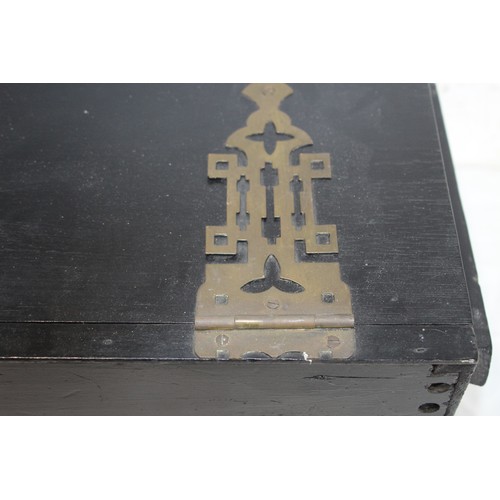 262 - ORIENTAL STYLE BOX
54 X 27 X 23CM