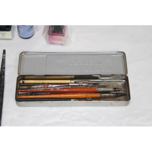 263 - WRITING AND DRAWING SET WITH ACCESSORIES