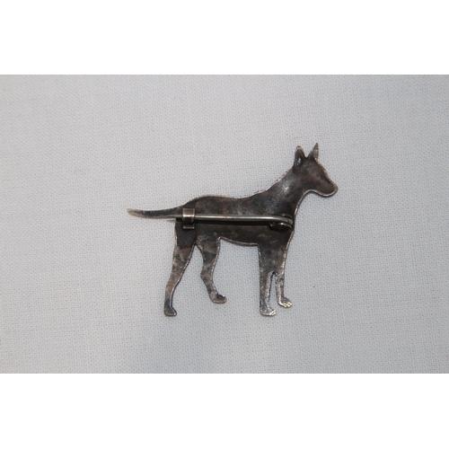 829 - VINTAGE METAL BROOCH IN THE FORM OF AN ALSATIAN