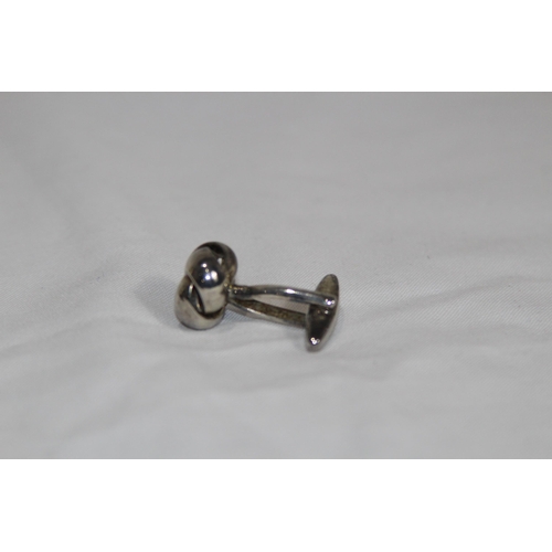 832 - PAIR OF VINTAGE BOXED SILVER CUFFLINKS