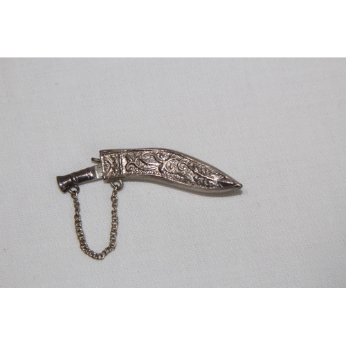 835 - VINTAGE SCOTTISH SWORD BROOCH, KUKRI BROOCH AND A LION