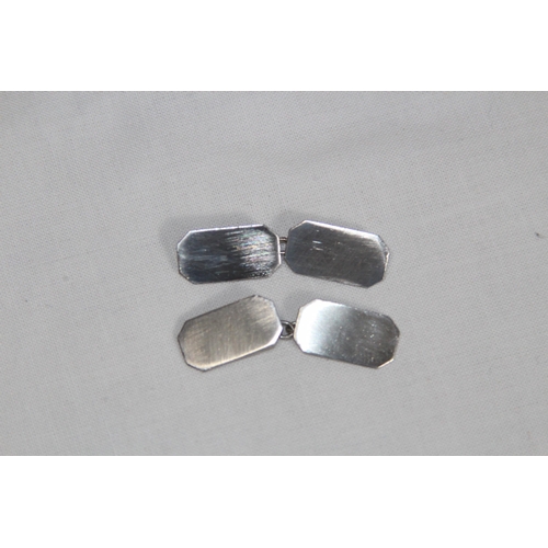 842 - PAIR OF UN-MONOGRAMMED SILVER CUFFLINKS