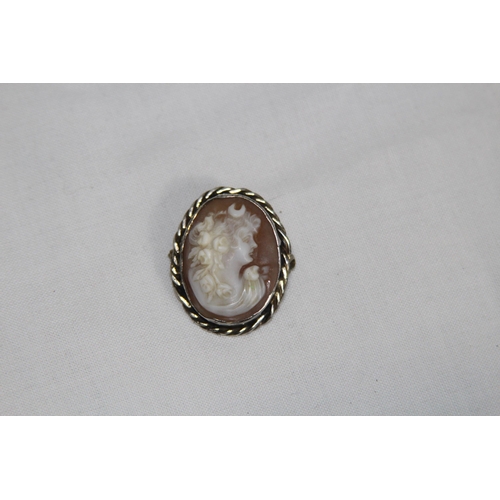 845 - VINTAGE SILVER CAMEO BROOCH