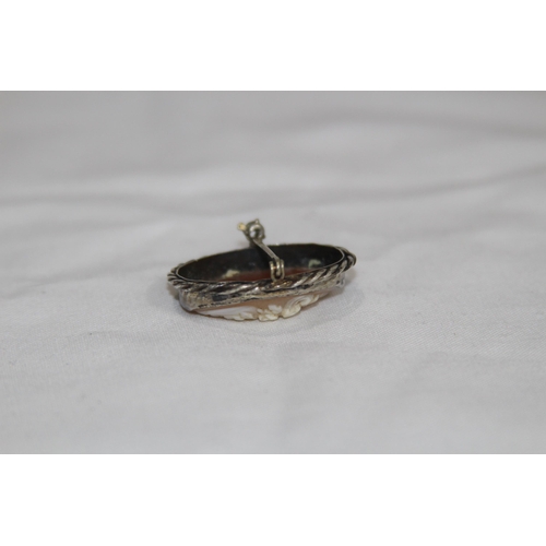 845 - VINTAGE SILVER CAMEO BROOCH
