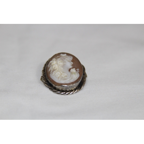 845 - VINTAGE SILVER CAMEO BROOCH