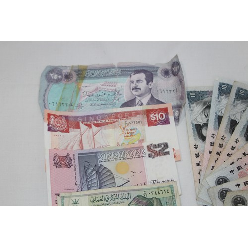 800 - QUANTITY OF FOREIGN COINS AND NOTES