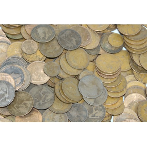 804 - LARGE QUANTITY OF BRITISH COPPER COINAGE INCLUDING ANTIQUE