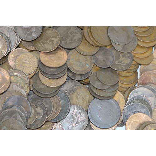 804 - LARGE QUANTITY OF BRITISH COPPER COINAGE INCLUDING ANTIQUE