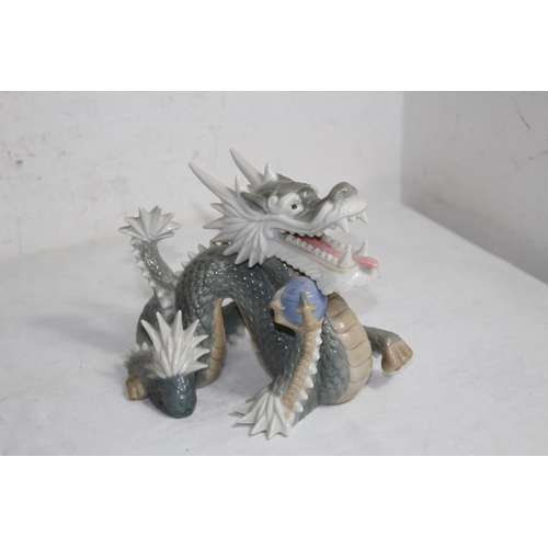 643 - VINTAGE YOSHYMI K PORCELAIN DRAGON
20 X 17CM