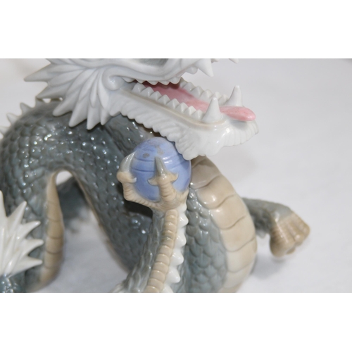 643 - VINTAGE YOSHYMI K PORCELAIN DRAGON
20 X 17CM