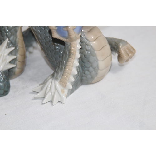 643 - VINTAGE YOSHYMI K PORCELAIN DRAGON
20 X 17CM