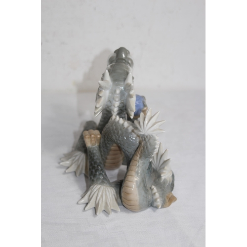 643 - VINTAGE YOSHYMI K PORCELAIN DRAGON
20 X 17CM