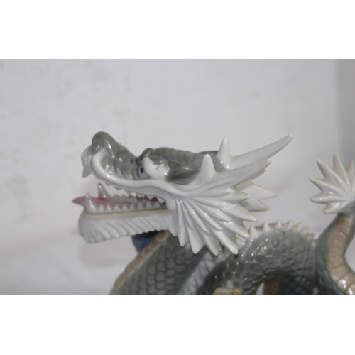 643 - VINTAGE YOSHYMI K PORCELAIN DRAGON
20 X 17CM