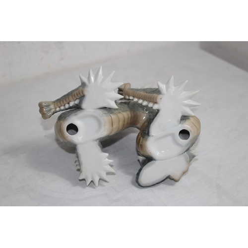 643 - VINTAGE YOSHYMI K PORCELAIN DRAGON
20 X 17CM