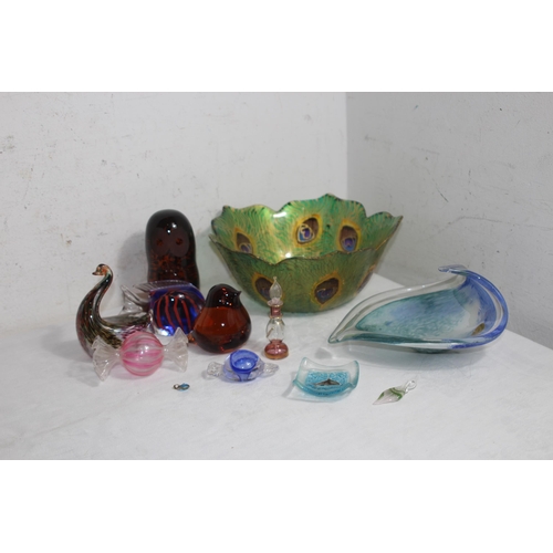 645 - QUANTITY OF ART GLASS