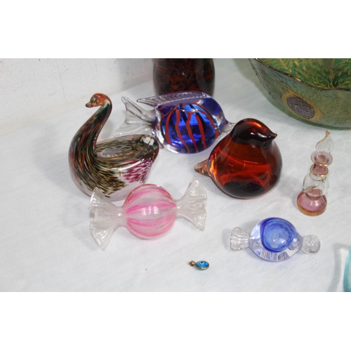 645 - QUANTITY OF ART GLASS