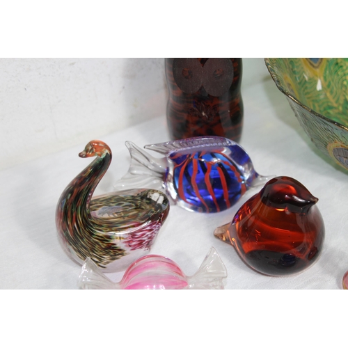 645 - QUANTITY OF ART GLASS