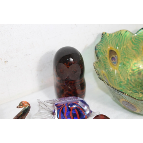 645 - QUANTITY OF ART GLASS
